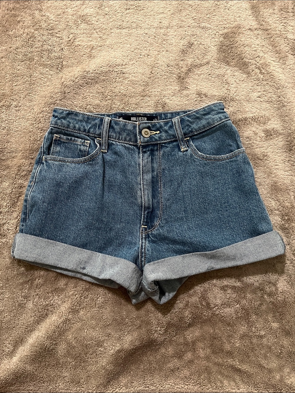 Hollister Cuffed High-Rise Denim Shorts in Medium Blue Size 24, 00.